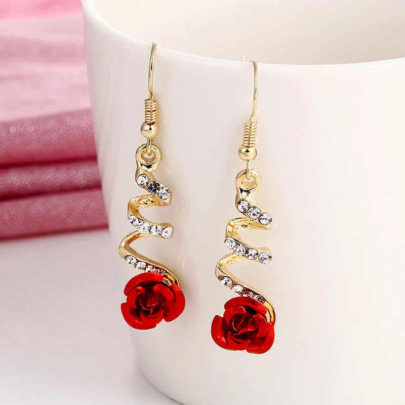 Rose d’Amour – Statement-Ohrringe mit Blüten & Glanz