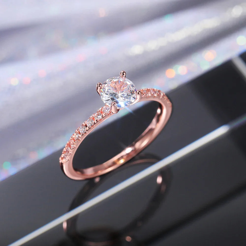 Eleganter Verlobungsring mit funkelndem Solitaire-Kristall