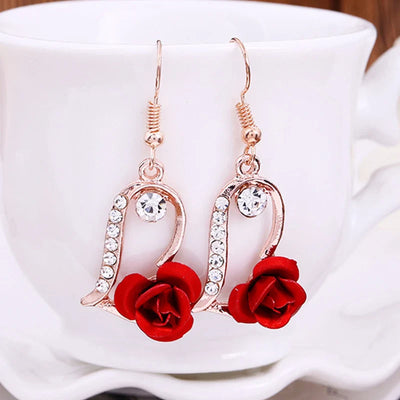 Rose d’Amour – Statement-Ohrringe mit Blüten & Glanz