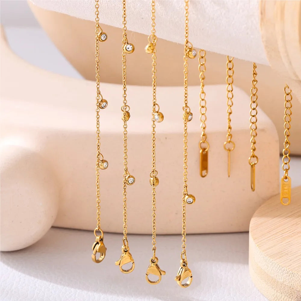 Golden Drape – Vergoldete Fußkette mit Zirkonia