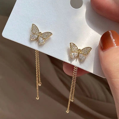 Butterfly Charm – Ohrringe mit Zirkonia & Kettendetails