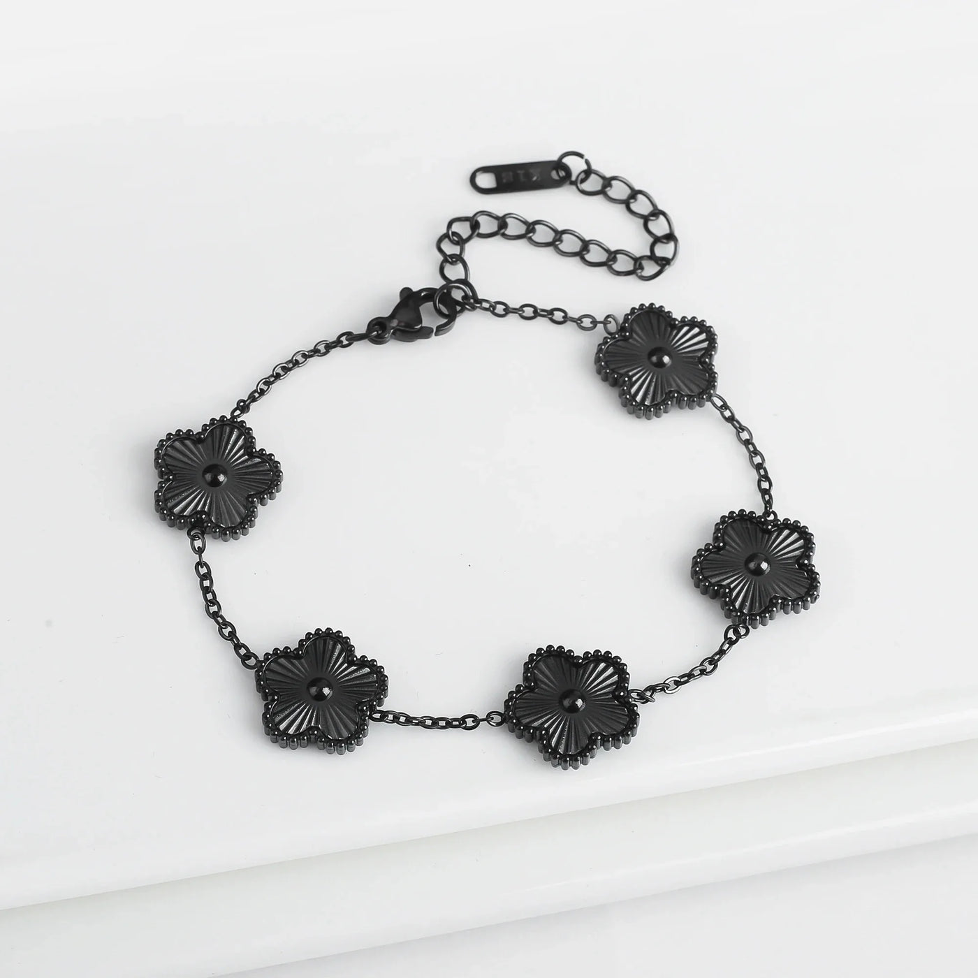 Fleur de Chance – Armband mit farbenfrohen Kleeblatt-Anhängern