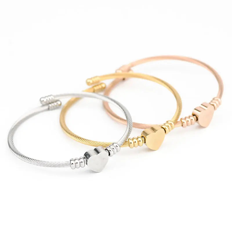 Flexibles Armband mit Herz-Detail in Gold
