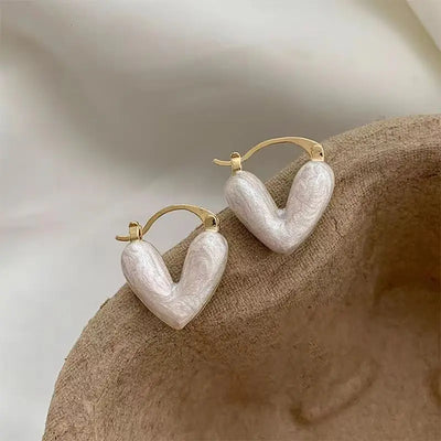 Butterfly Grace – Ohrring mit Zirkonia & Kettendetail