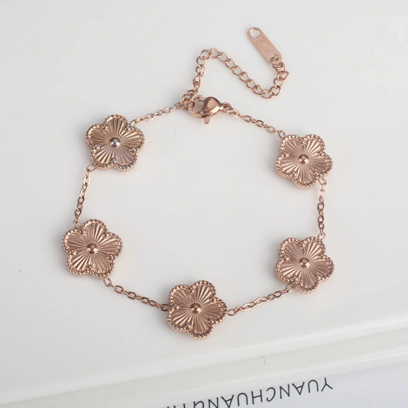 Fleur de Chance – Armband mit farbenfrohen Kleeblatt-Anhängern