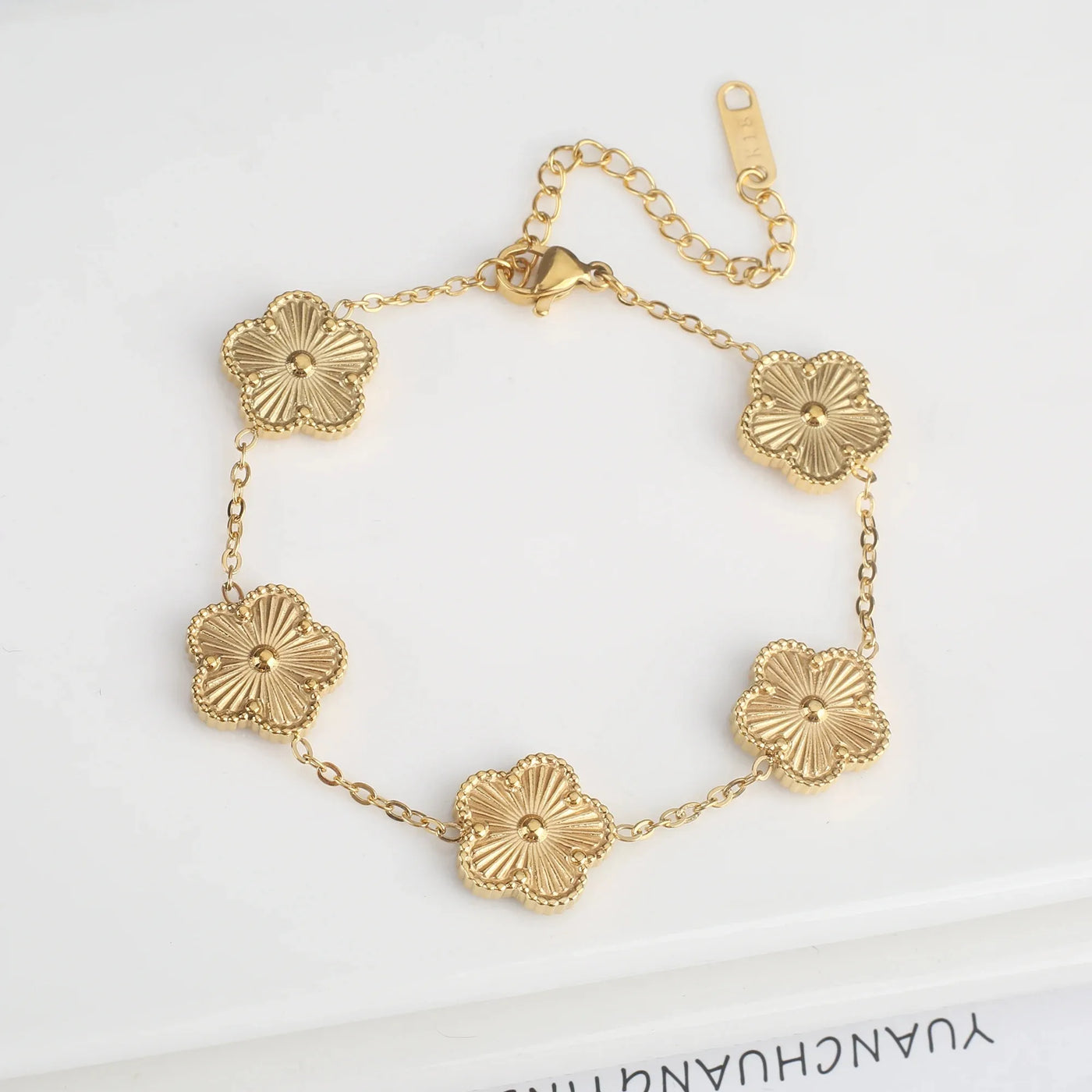 Fleur de Chance – Armband mit farbenfrohen Kleeblatt-Anhängern