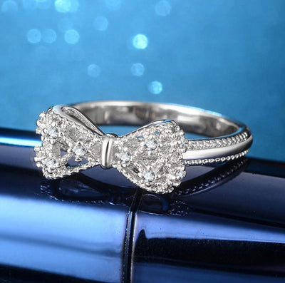 Bijou Noeud – Zirkonia-Ring mit Schleifendetail