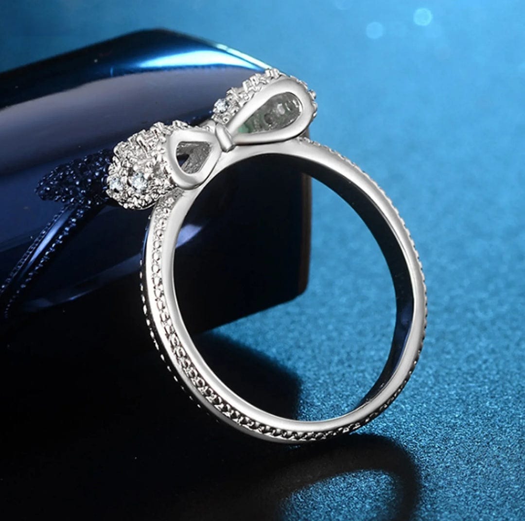 Bijou Noeud – Zirkonia-Ring mit Schleifendetail