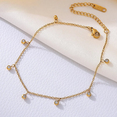 Golden Drape – Vergoldete Fußkette mit Zirkonia